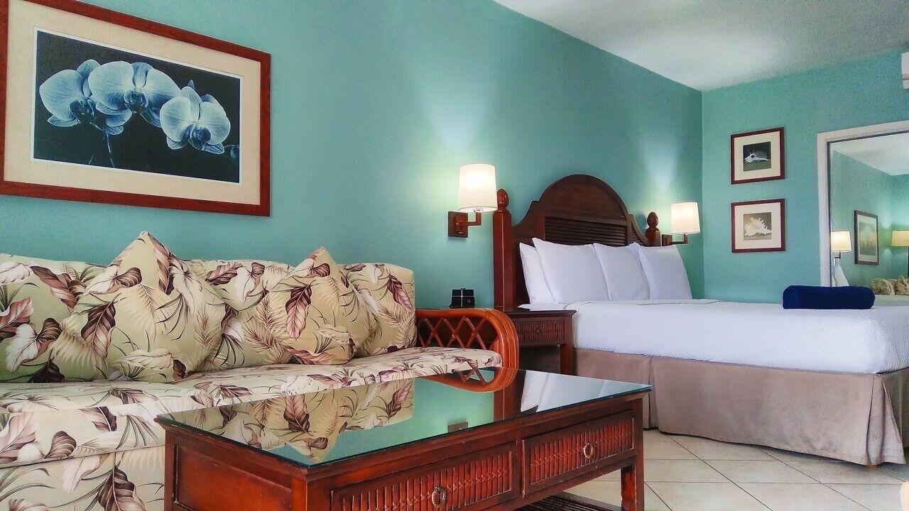 Trade Winds Hotel Dickenson Bay Exterior foto