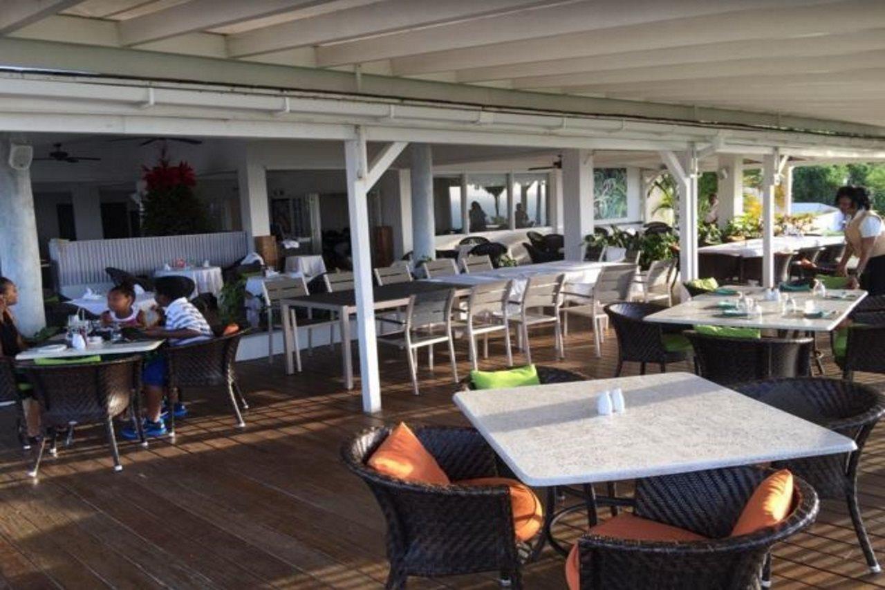 Trade Winds Hotel Dickenson Bay Exterior foto