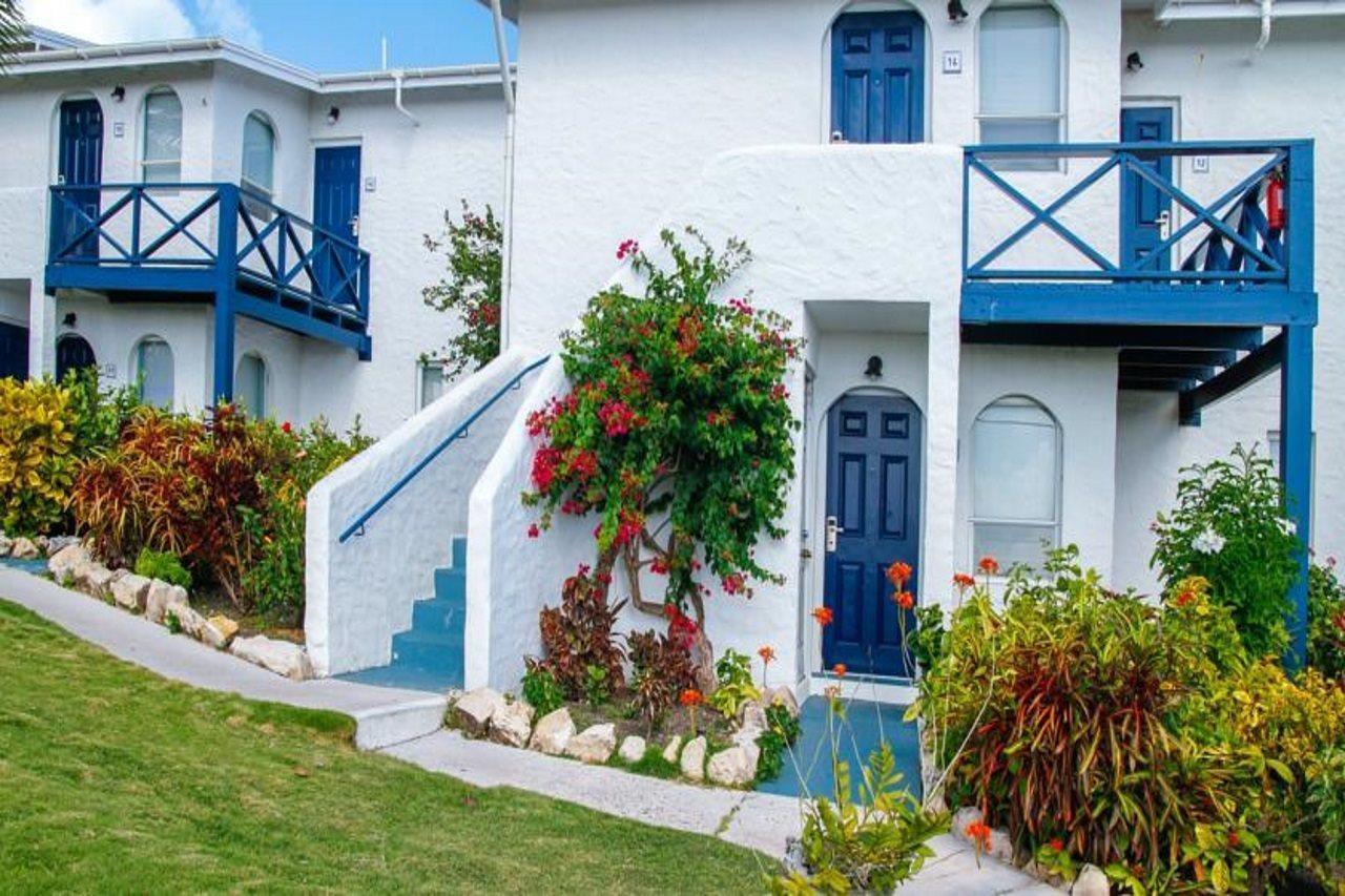 Trade Winds Hotel Dickenson Bay Exterior foto