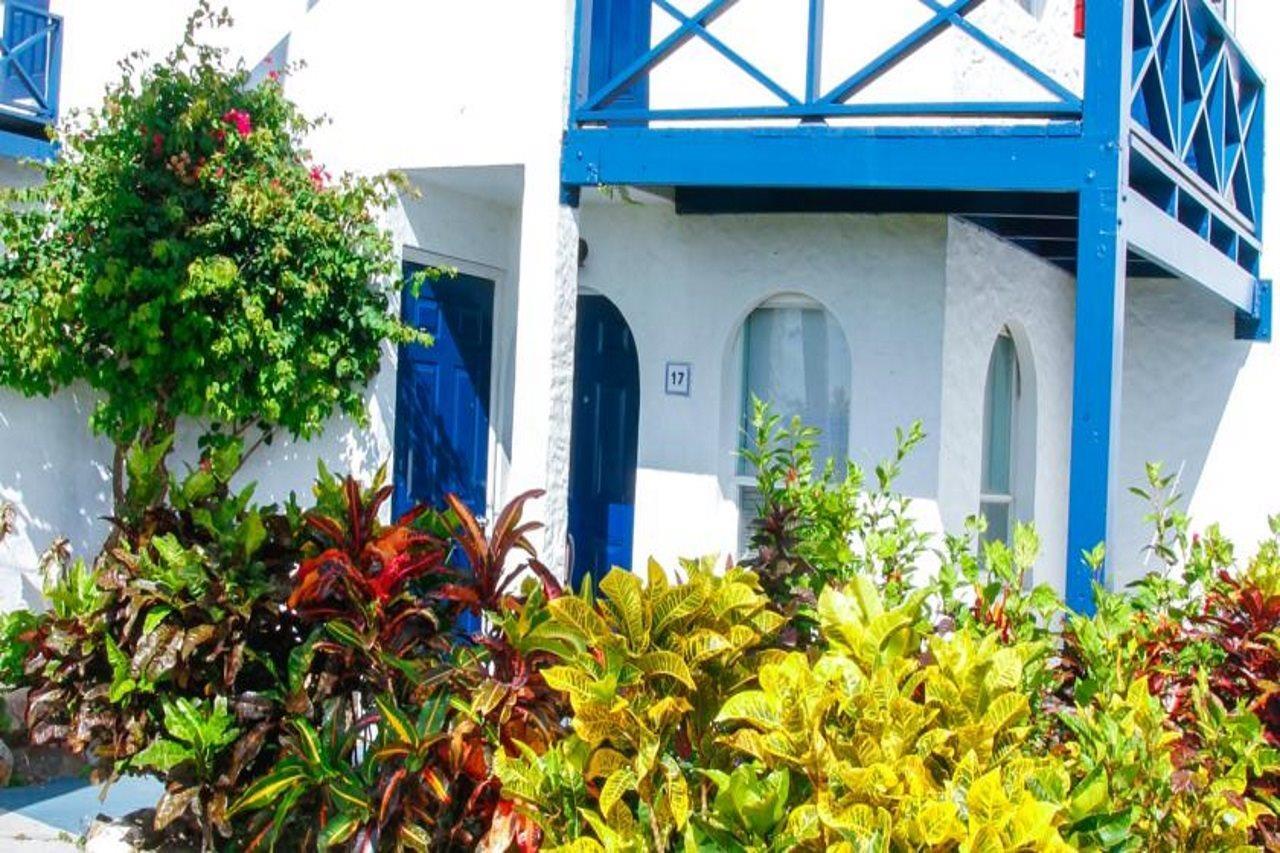 Trade Winds Hotel Dickenson Bay Exterior foto