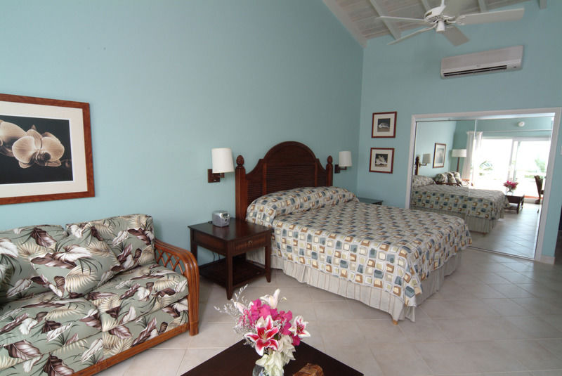 Trade Winds Hotel Dickenson Bay Exterior foto