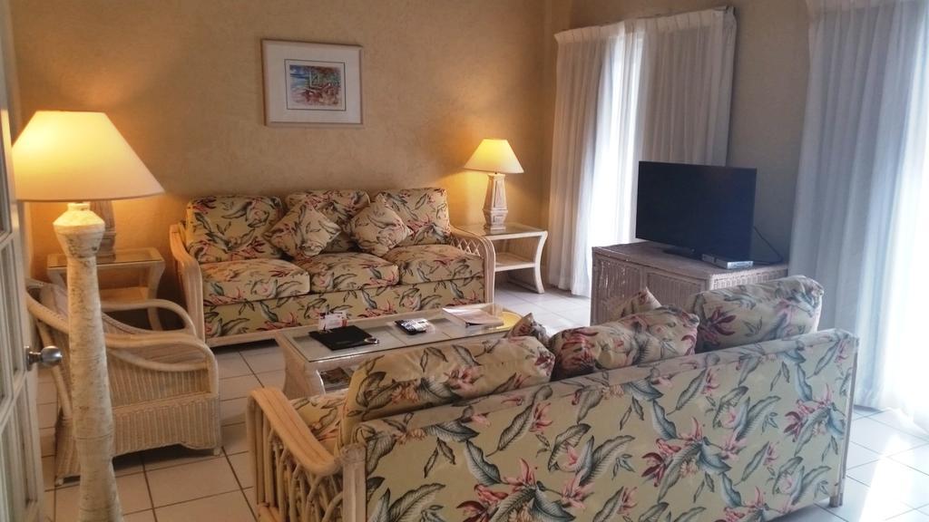 Trade Winds Hotel Dickenson Bay Exterior foto